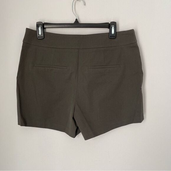 Maison Jules Women’s Flat Front Shorts Urban Olive size 8 - Picture 3 of 3